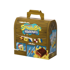 „Nomeda“ saldainių dėžutė 440 g su „Kempiniuko Plačiakelnio“ dizainu – obuolių ir riešutų skonio vafliniai saldainiai, dengti kakaviniu glaistu.