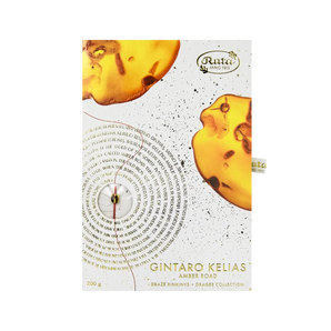 „Gintaro kelias“ – dražė rinkinys su baltuoju šokoladu dengtais migdolais, tiramisu ir „Žara“ skoniais, 200 g pakuotė su raudono siūlo apyranke ir šlifuotu Baltijos gintaru.