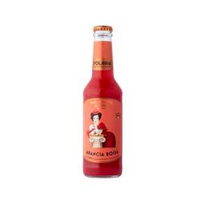 „Polara Blood Orange Soda“ – Sicilijos raudonųjų apelsinų limonada, 22 % sulčių, retro stiliaus stiklinis butelis, autentiškas itališkas gėrimas.