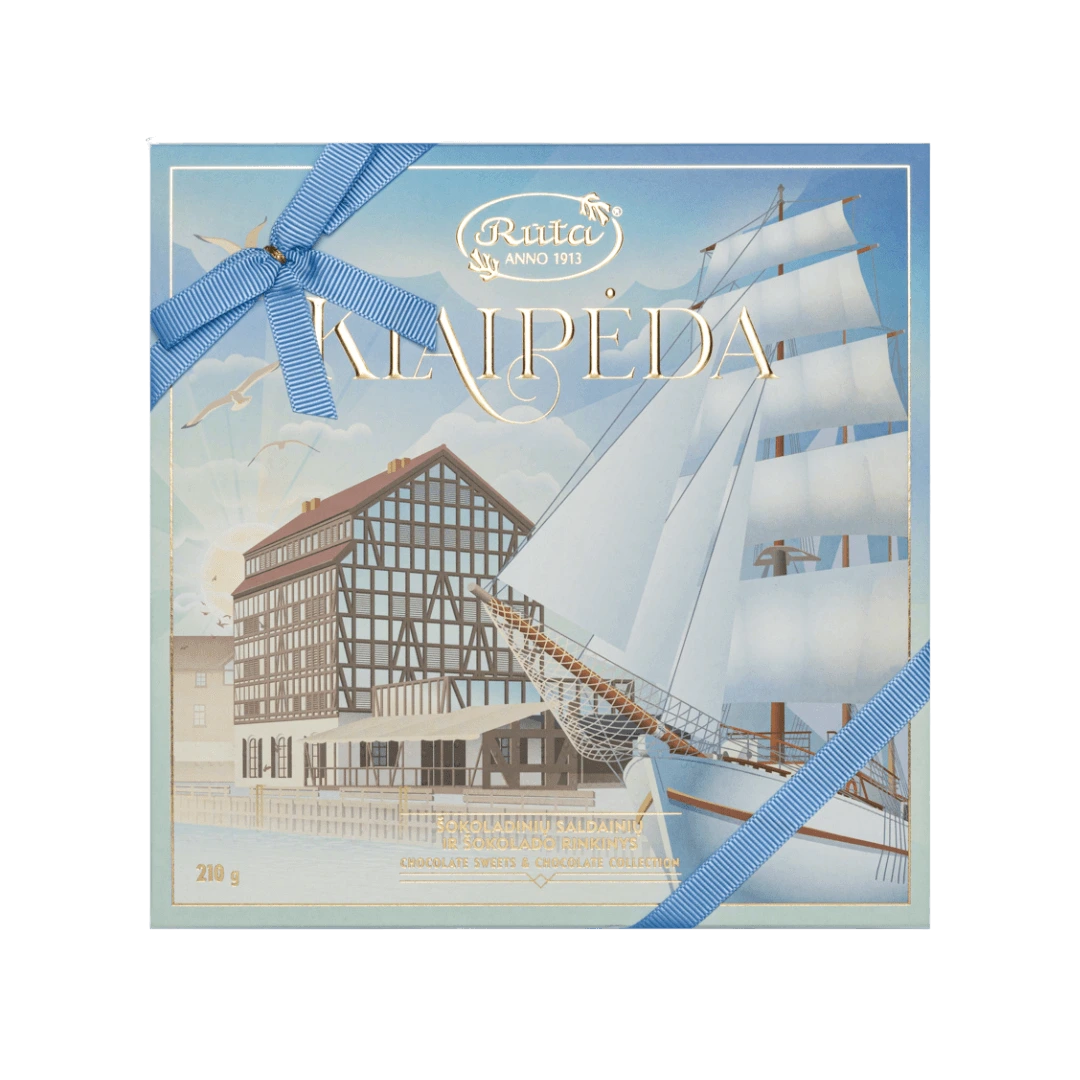 „Klaipėda“ – šokoladinių saldainių ir šokolado rinkinys su 11 saldainių ir 12 šokolado gabalėlių, 210 g, tvari pakuotė su Brailio raštu, sukurta miestui pagerbti.